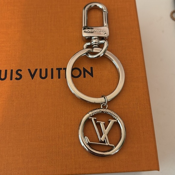 Louis Vuitton Silver Tone Key Holder - Picture 2 of 4
